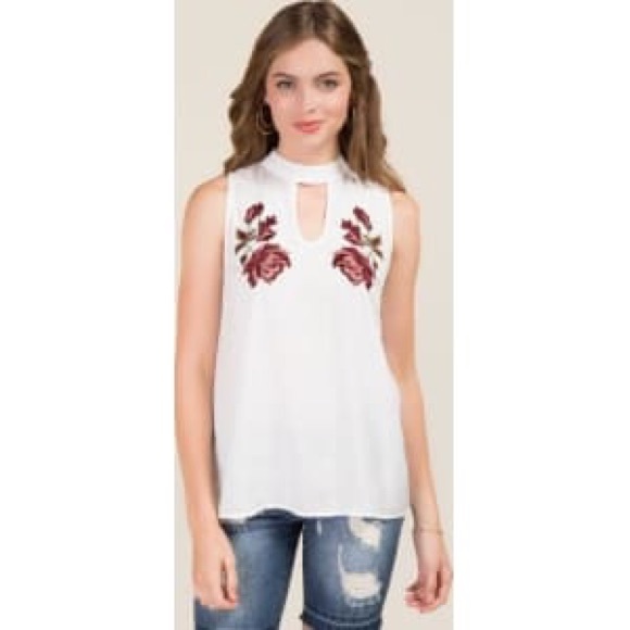 NWT Embroidered Keyhole Tank - Picture 4 of 6